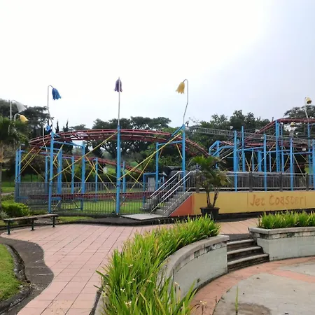 Villa Crystal Puncak Resort By Grorental-3